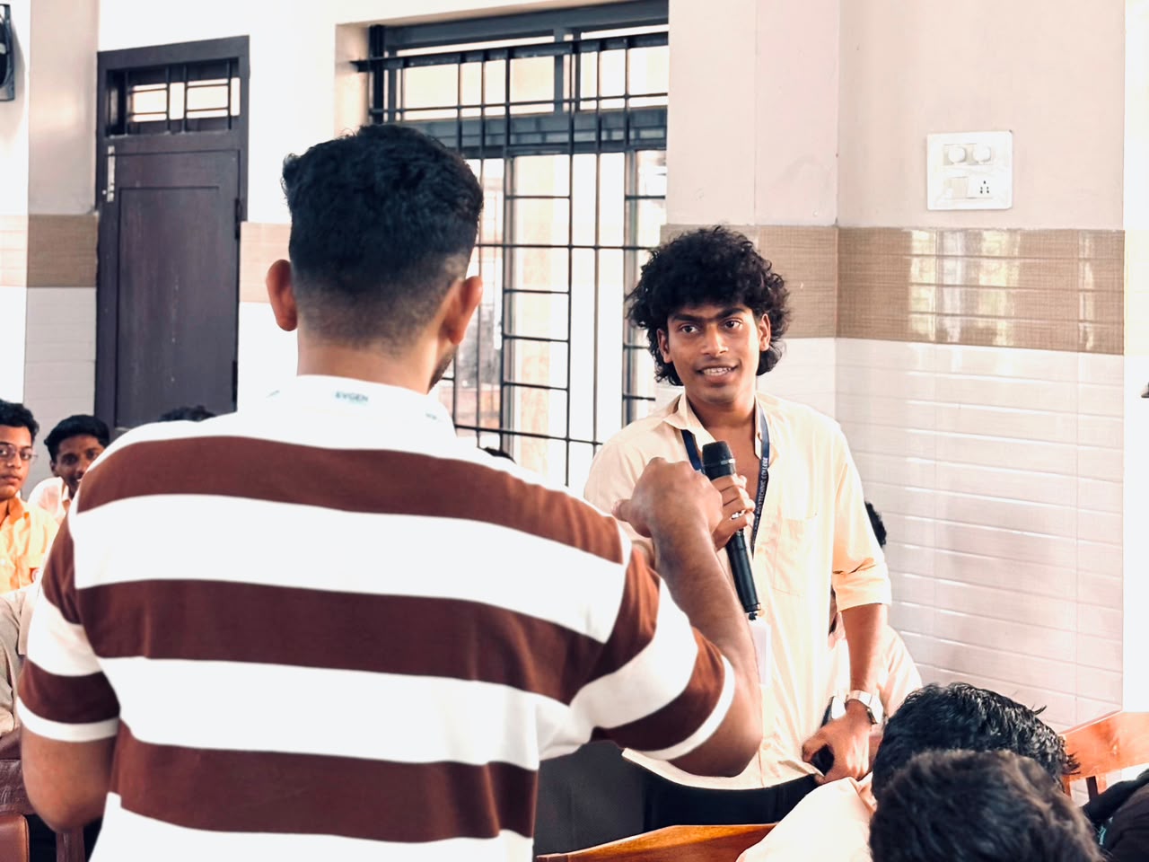 A student asking a question during an EV FUTURO interactive session